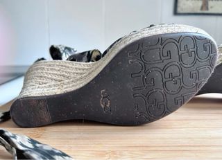 Sandalias UGG cuña esparto estampado