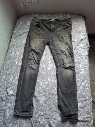 Pantalón gris
