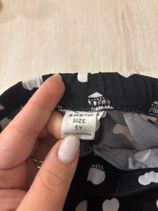 Leggings neri SHEIN 5 anni – con cuoricini bianchi