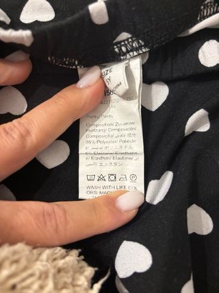 Leggings neri SHEIN 5 anni – con cuoricini bianchi