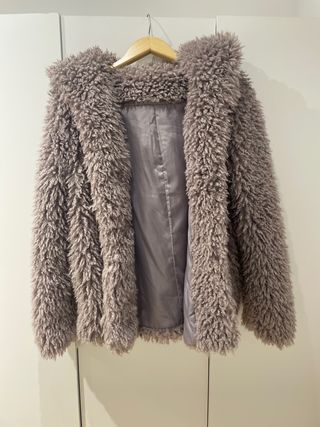 Abrigo de pelo gris con capucha / malva / mujer