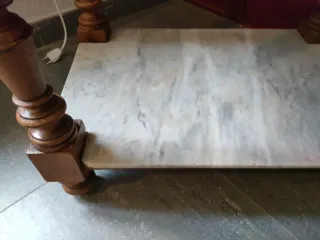 Palanganero antiguo con espejo y mármol