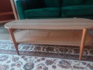 Muy bonito sofa, dos sillas, mesa de centro, preci