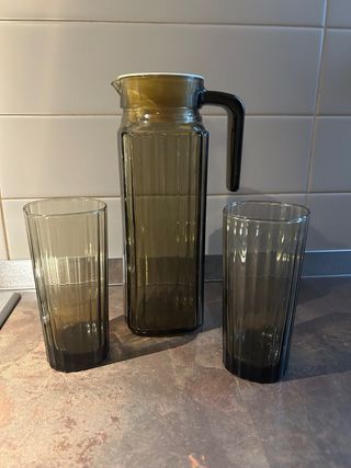 Caraffa e bicchieri in vetro fumé