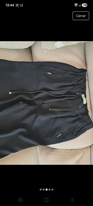 Pantalón tobillero negro con cremallera