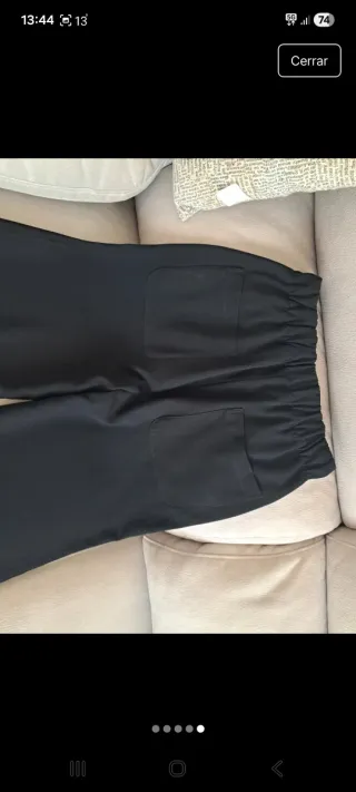 Pantalón tobillero negro con cremallera