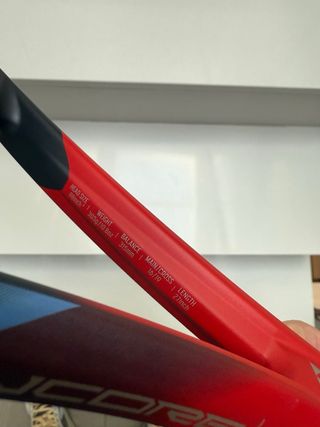 Raquetas Yonex VCORE 98 305gr Grip 2