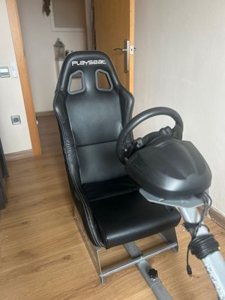 Playseat Evolution + Volante Thrustmaster TMX