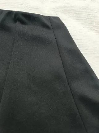 Falda skater negra Stradivarius Talla S