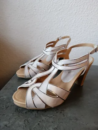 Sandalias de tacón plateadas T-37