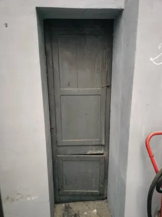 Puerta de servicio madera 2 porticones y malla