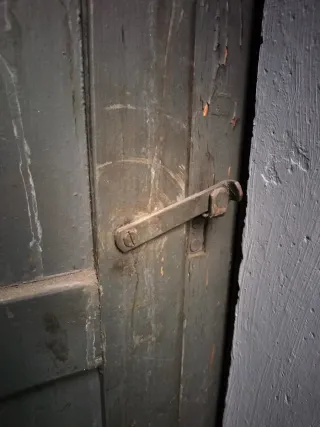 Puerta de servicio madera 2 porticones y malla