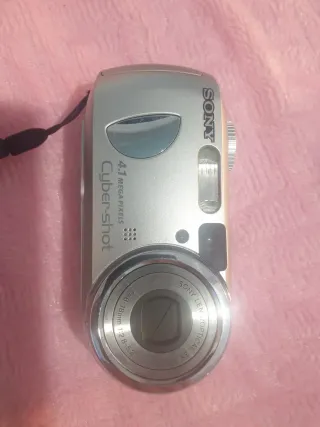 Cámara Sony Cyber-shot Plata 4.1 MP