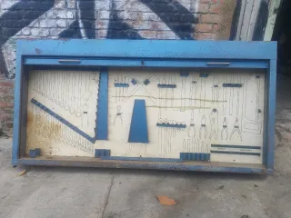 Armario de herramientas de hierro