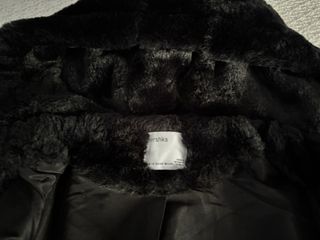 Cazadora efecto pelo con capucha