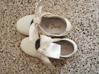 Zapatos charol beige T27