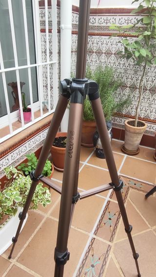 Trípode Star75 de Hama para cámara fotográfica.