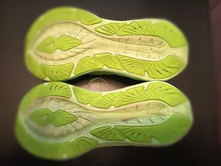 Asics Novablast 4 Verde/Amarillo