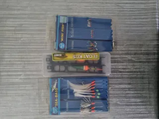 Lote de pesca: señuelos, hilos y flotadores