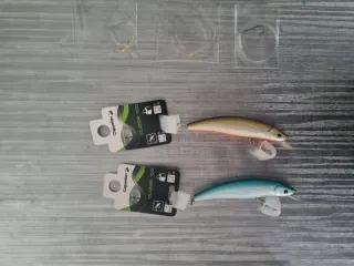 Lote de pesca: señuelos, hilos y flotadores