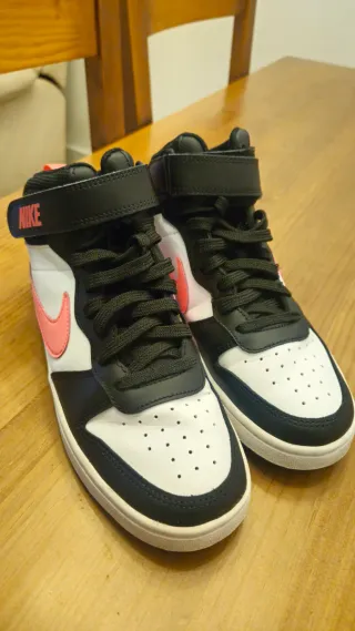 Zapatillas Nike Mid Top Blancas y Rosas