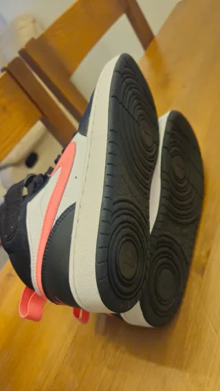 Zapatillas Nike Mid Top Blancas y Rosas