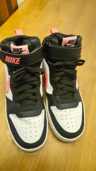 Zapatillas Nike Mid Top Blancas y Rosas
