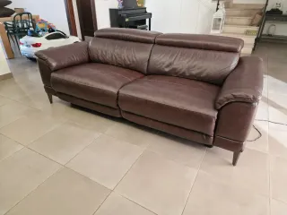 Divano in pelle marrone