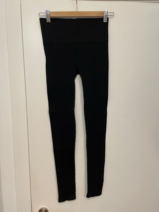 Leggings negros acanalados