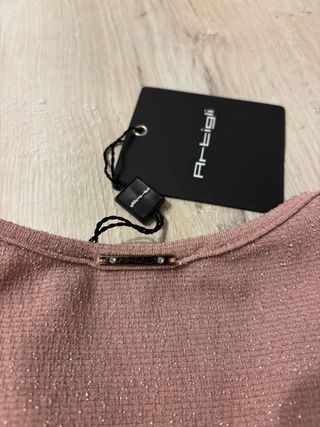 Maglia Artigli S rosa brillantinosa. Scollo ampio.