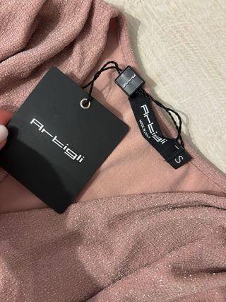 Maglia Artigli S rosa brillantinosa. Scollo ampio.