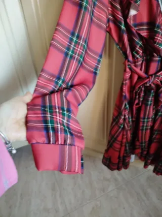 Vestito scozzese con volant