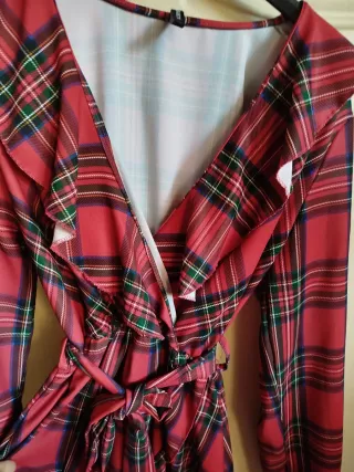 Vestito scozzese con volant