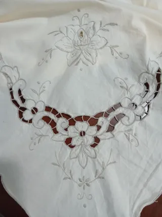 Tovaglia ricamata a mano con 11 tovaglioli