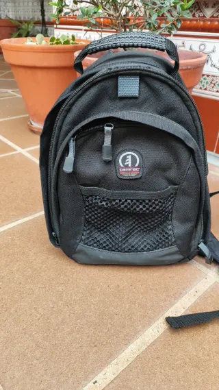 Mochila Tamrac pequeña para cámara fotografica.
