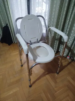 Silla inodoro con reposabrazos