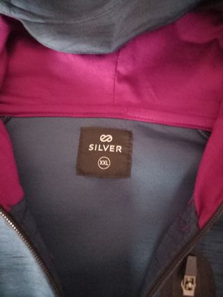 Chaqueta deportiva azul y morada