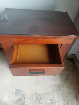 Armario de madera con puertas correderas