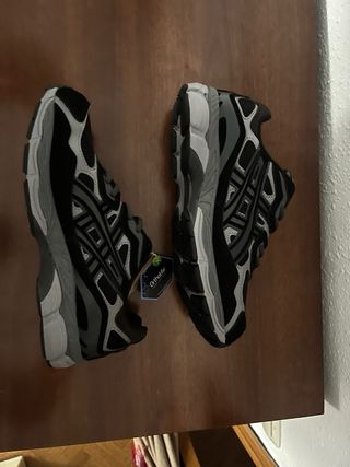 Zapatillas Asics Gel Negras y Grises