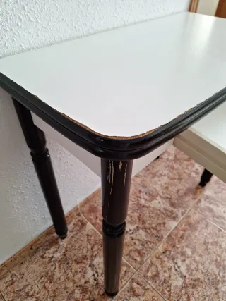 Mesa de comedor con cajón plegable
