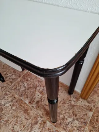 Mesa de comedor con cajón plegable