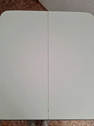 Mesa de comedor con cajón plegable