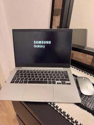 Samsung Book 4 Gris/Plateado