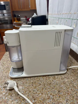 Cafetera Nespresso Lattissima One Blanca