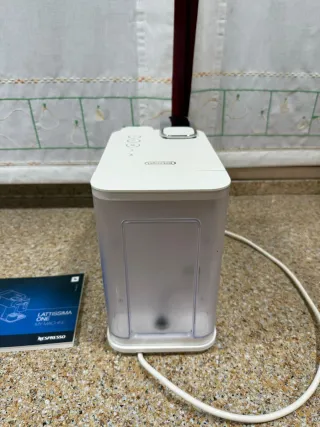 Cafetera Nespresso Lattissima One Blanca