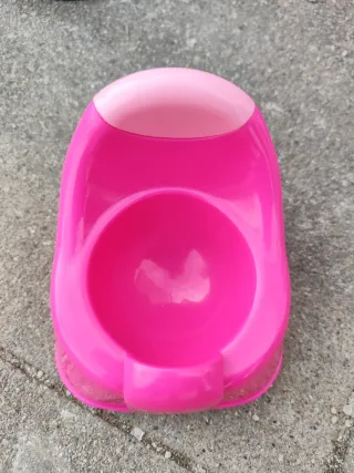 Orinal y bañera de color rosa