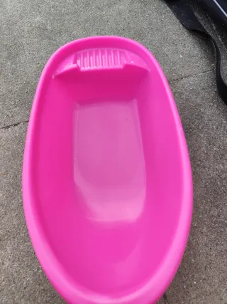 Orinal y bañera de color rosa