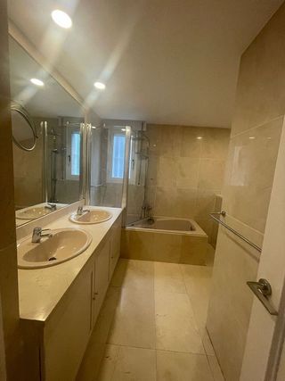 Casa pareada en alquiler en Piovera - Conde Orgaz en Madrid