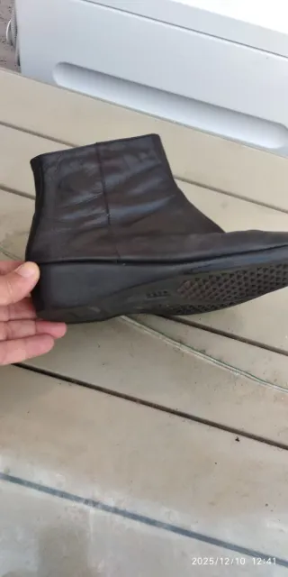 Botines de piel negros