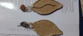 Pendientes de tela de yute